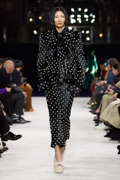 Look 18